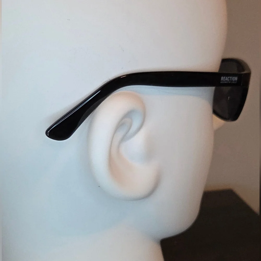 NWT Kenneth Cole Reaction KC1384 Black Wrap Sunglasses Smoke Lens Unisex